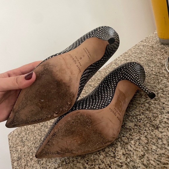 Kate Spade - Black and White Reptile Embossed Pointed Toe Pumps Size 8 - Picture 2 of 4
